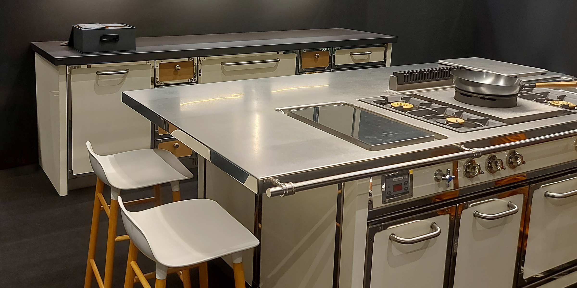 Cambro Gastro Küchen Angebot Store 1 Cambro Gastro Küchen Angebot Store -Cambro Gastro Küchen Angebot Store Demanincor creme kuecheninsel herd 21